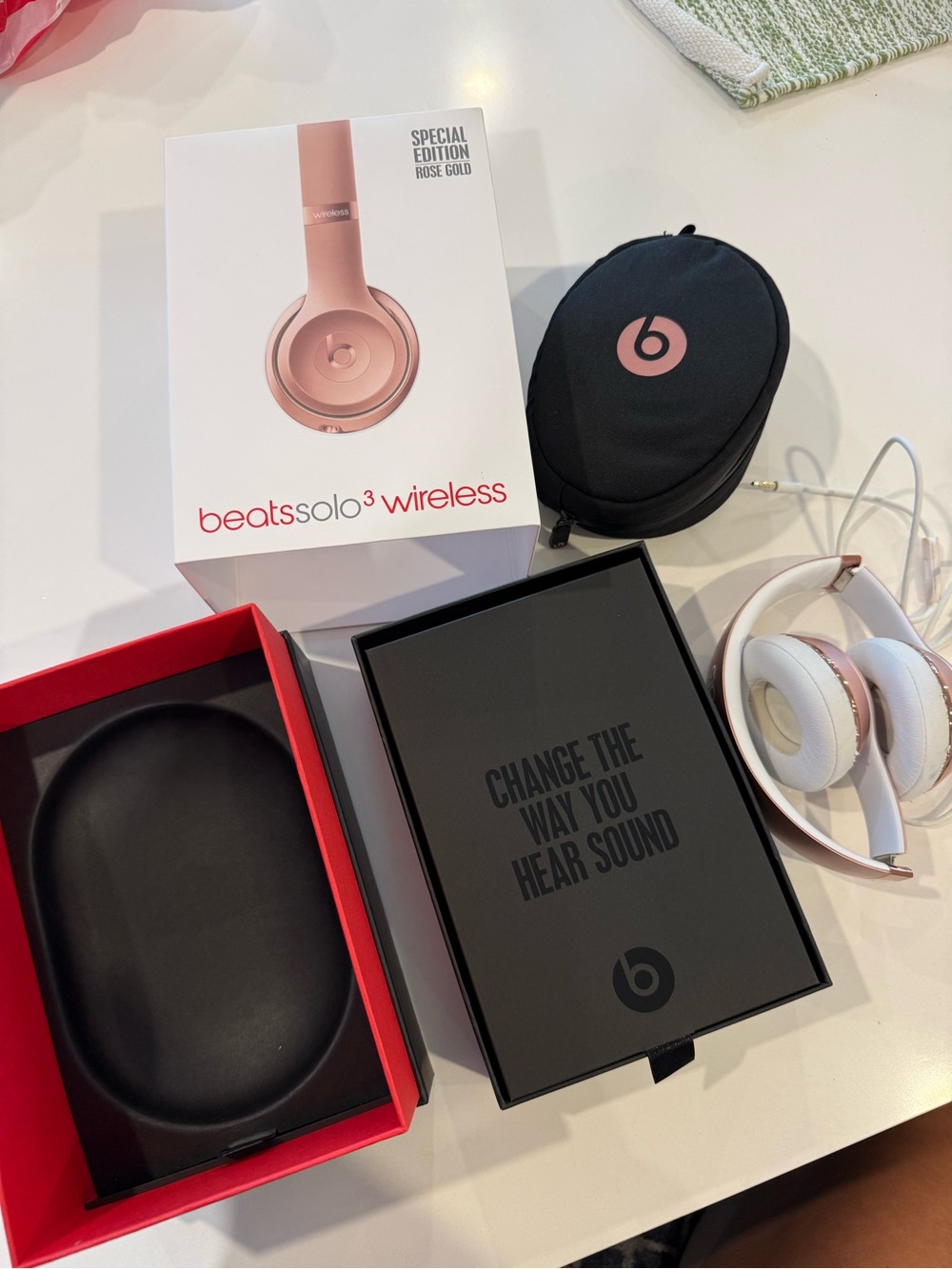 Beats by Dre Solo3 Wireless Headphones - Rose Gold with Carry Case